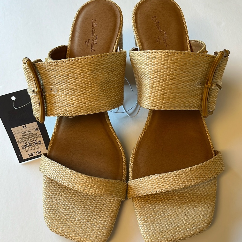 SUMMER SANDALS NWT BEIGE WITH WOOD LOOKING BUCKLES SIZE 11 3 1/2 HEELS